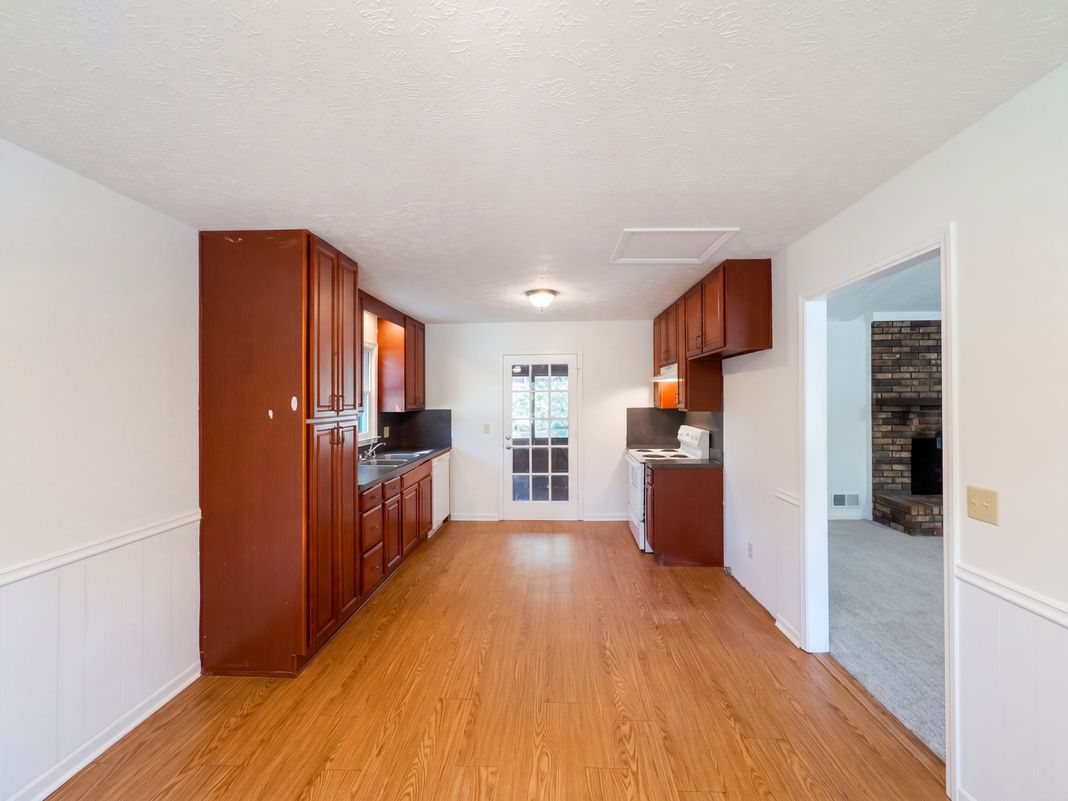Property photo 2 of 207 Mayflower Dr