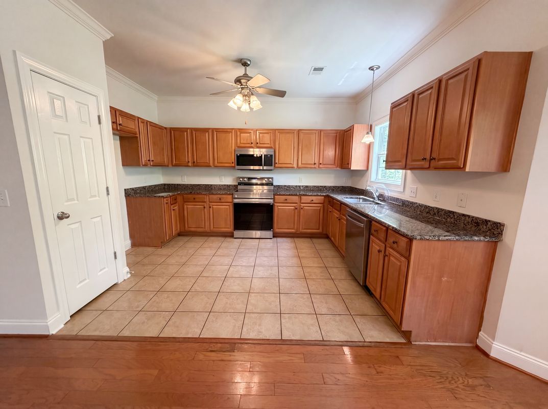 Property photo 2 of 14 Magnolia Springs Ct