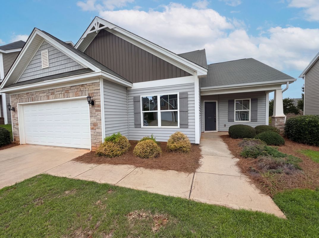 Property photo 1 of 345 Hollow Cove Rd