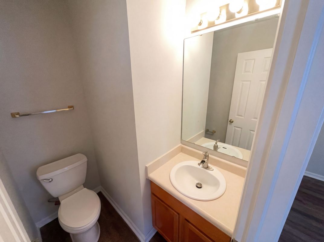Photo 6 of 24 of 4925 Pembridge Dr, Indianapolis, IN