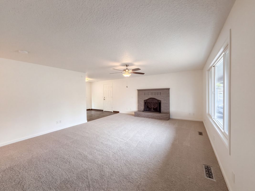 Property photo 3 of 555 Matzen St