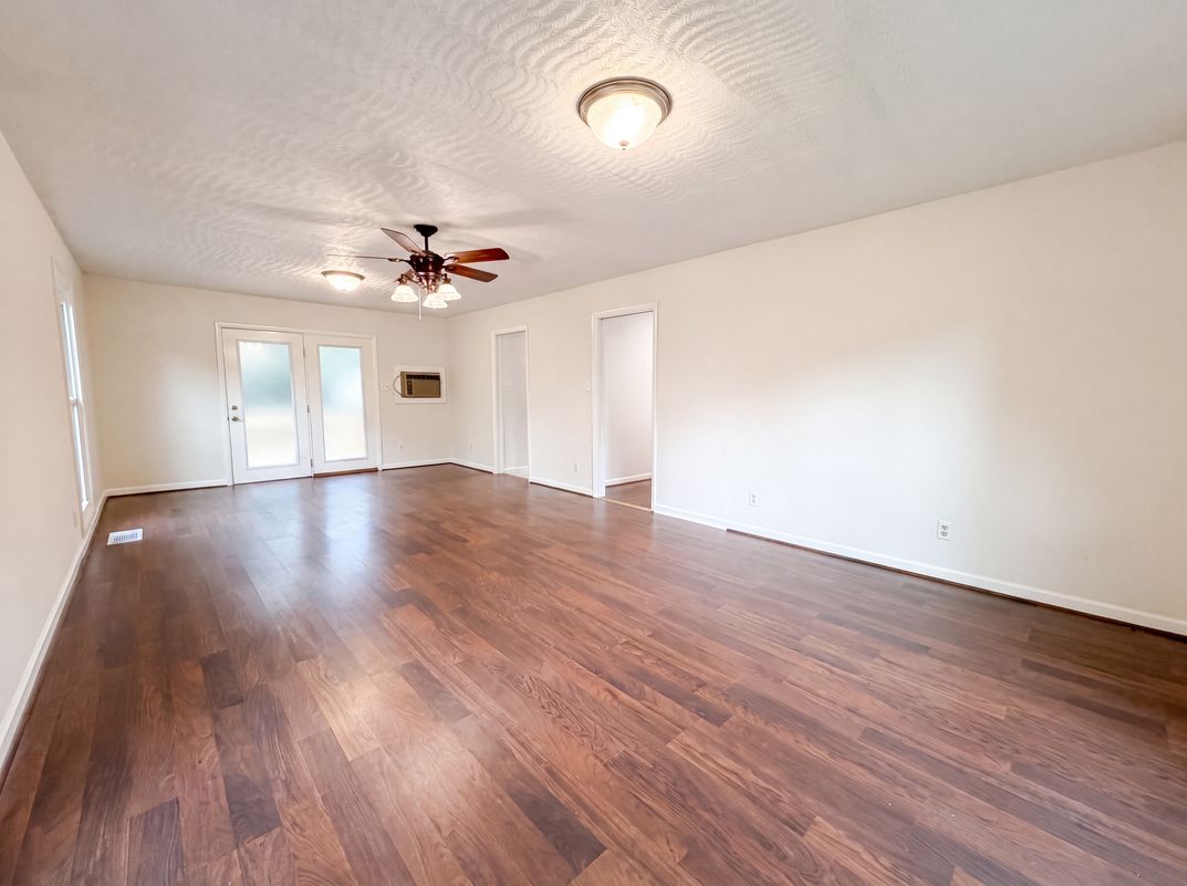 Property photo 3 of 1007 Normandale Dr