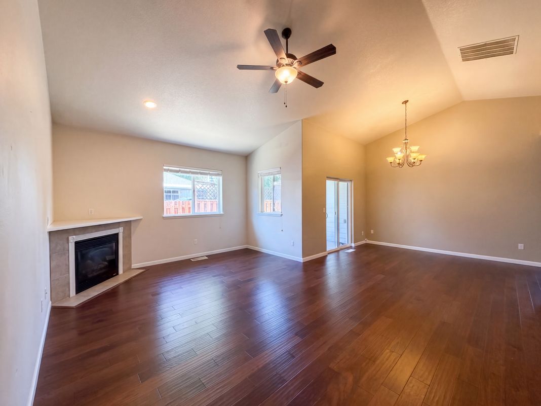 Property photo 3 of 1586 NE Grandhaven St