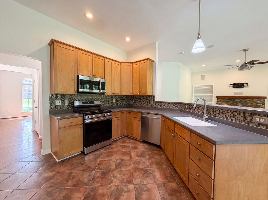 Property photo 2 of 1027 Countess Ln