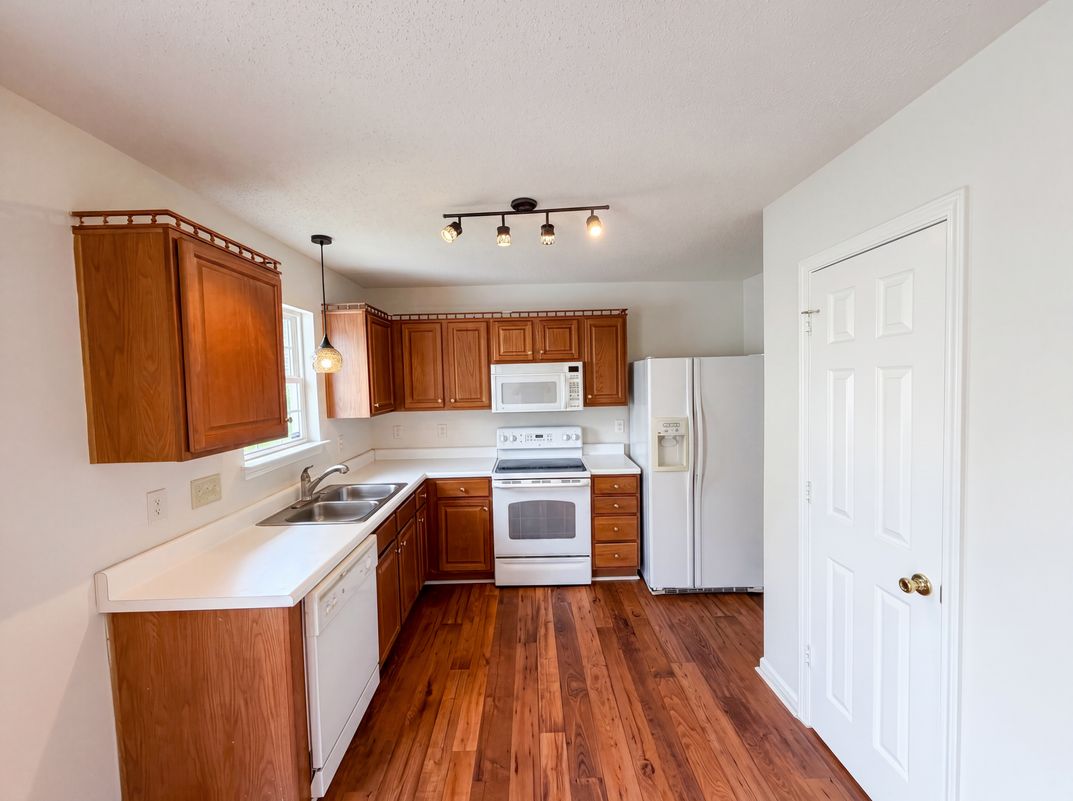 Property photo 2 of 1841 Mission Oaks St