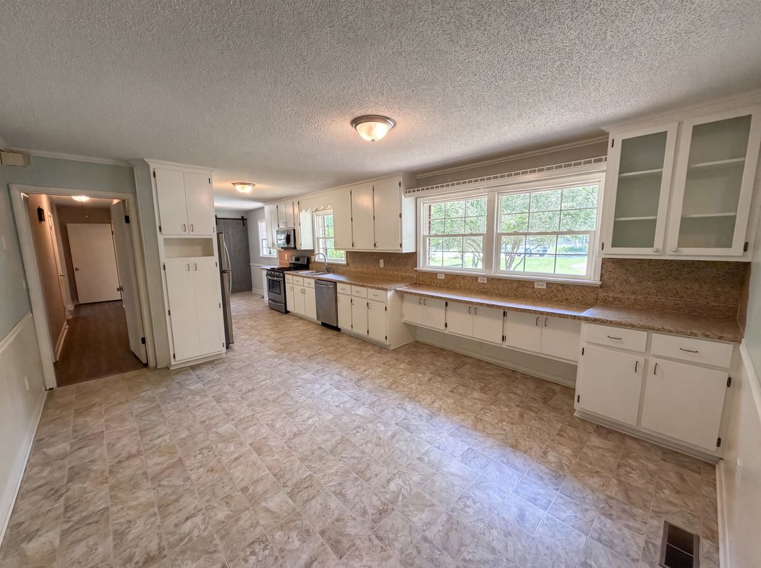 Property photo 2 of 104 Round Knob Rd