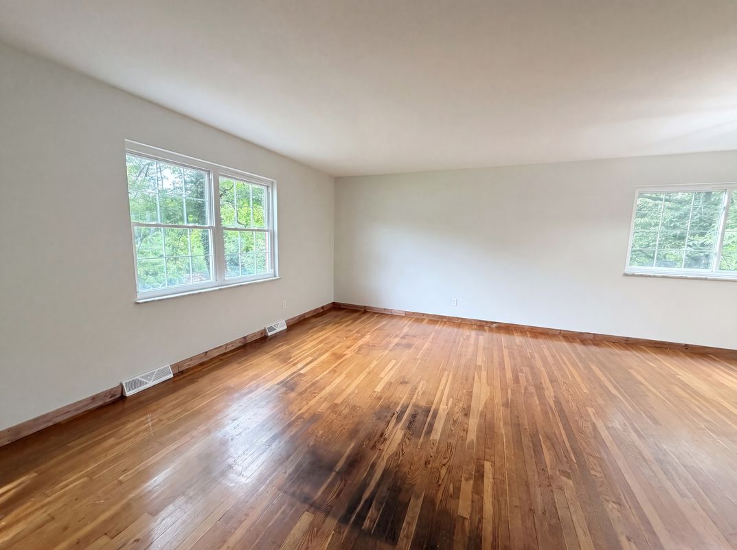 Property photo 3 of 1004 Marcie Ln
