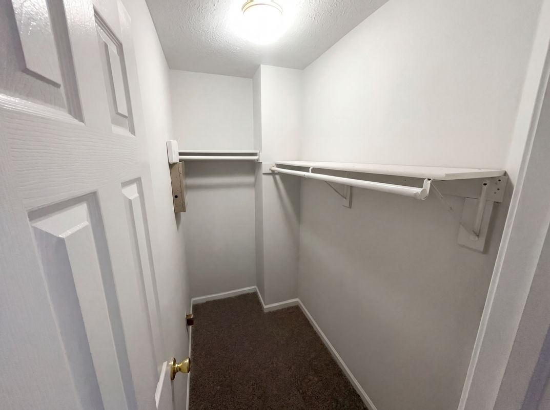 Photo 16 of 24 of 4925 Pembridge Dr, Indianapolis, IN