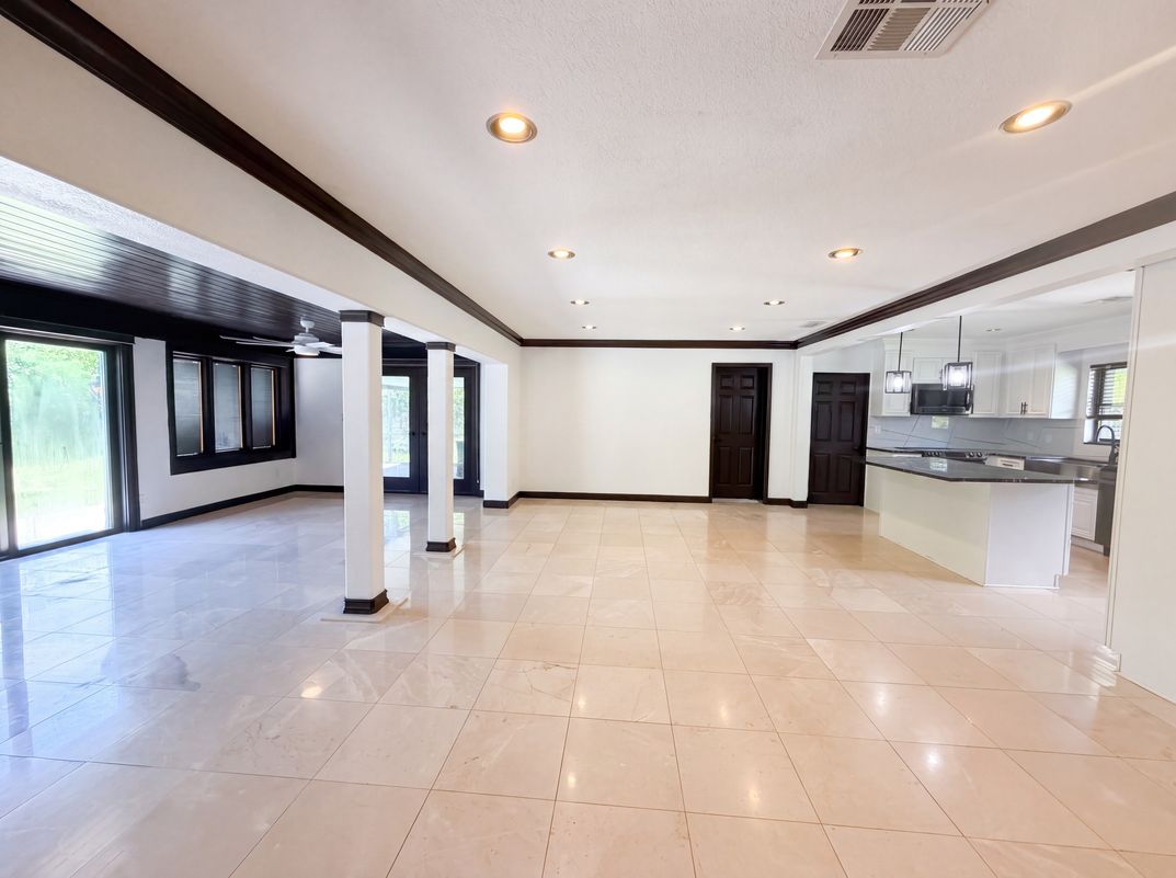 Property photo 3 of 1515 S West Shore Blvd