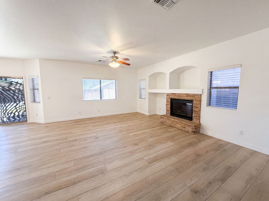 Property photo 3 of 17249 W Cocopah St