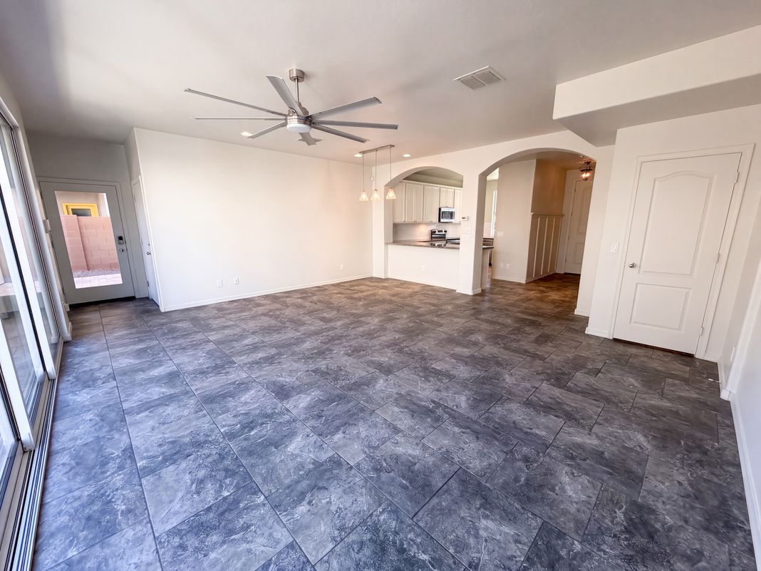 Property photo 3 of 4248 E Erie St