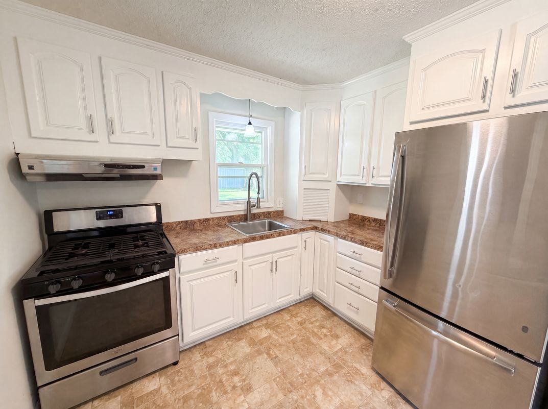 Property photo 2 of 2128 Ronald Ave