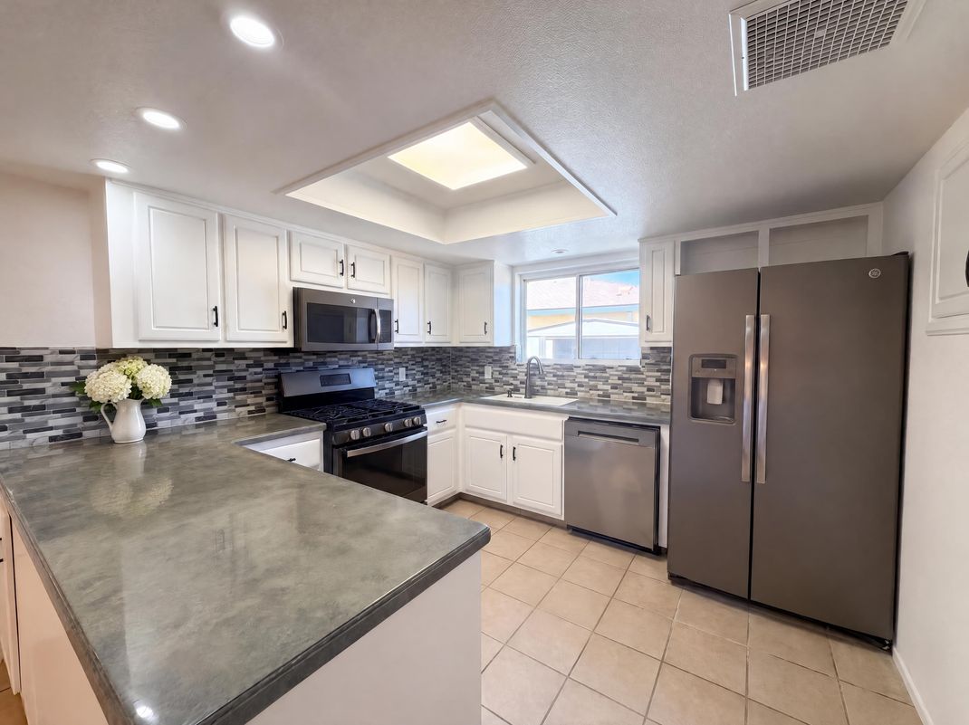 Property photo 2 of 1110 N Las Posas Ct