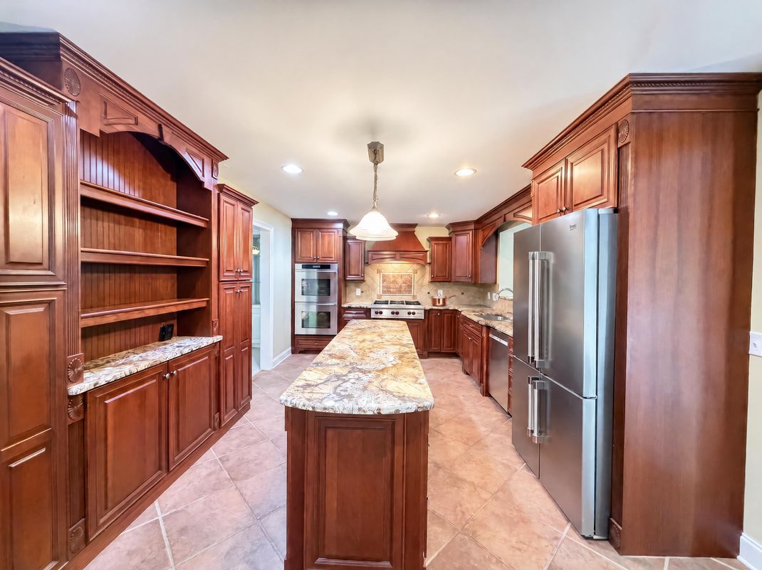 Property photo 2 of 840 Highland Crest Dr