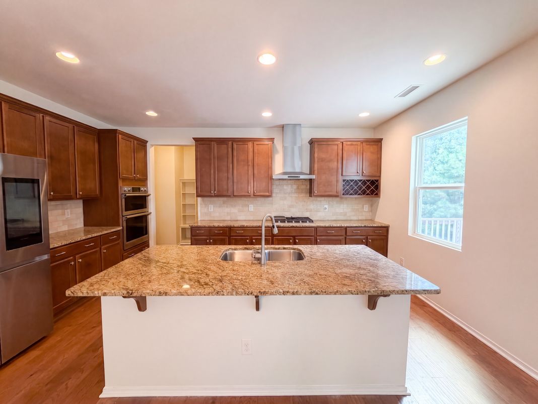Property photo 2 of 4732 Lonnie Dr