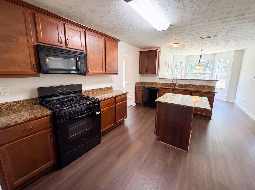 Property photo 2 of 1672 Bennett Dr