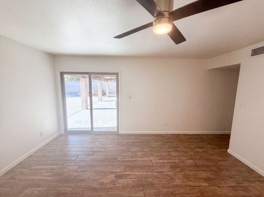 Property photo 3 of 16207 N 11th Pl