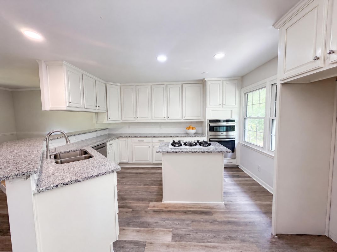 Property photo 2 of 115 Redcoat Dr