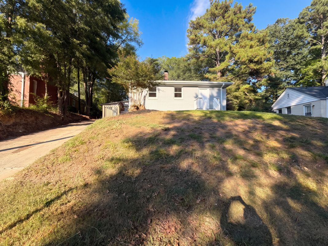 Property photo 1 of 212 Red Oak Ave