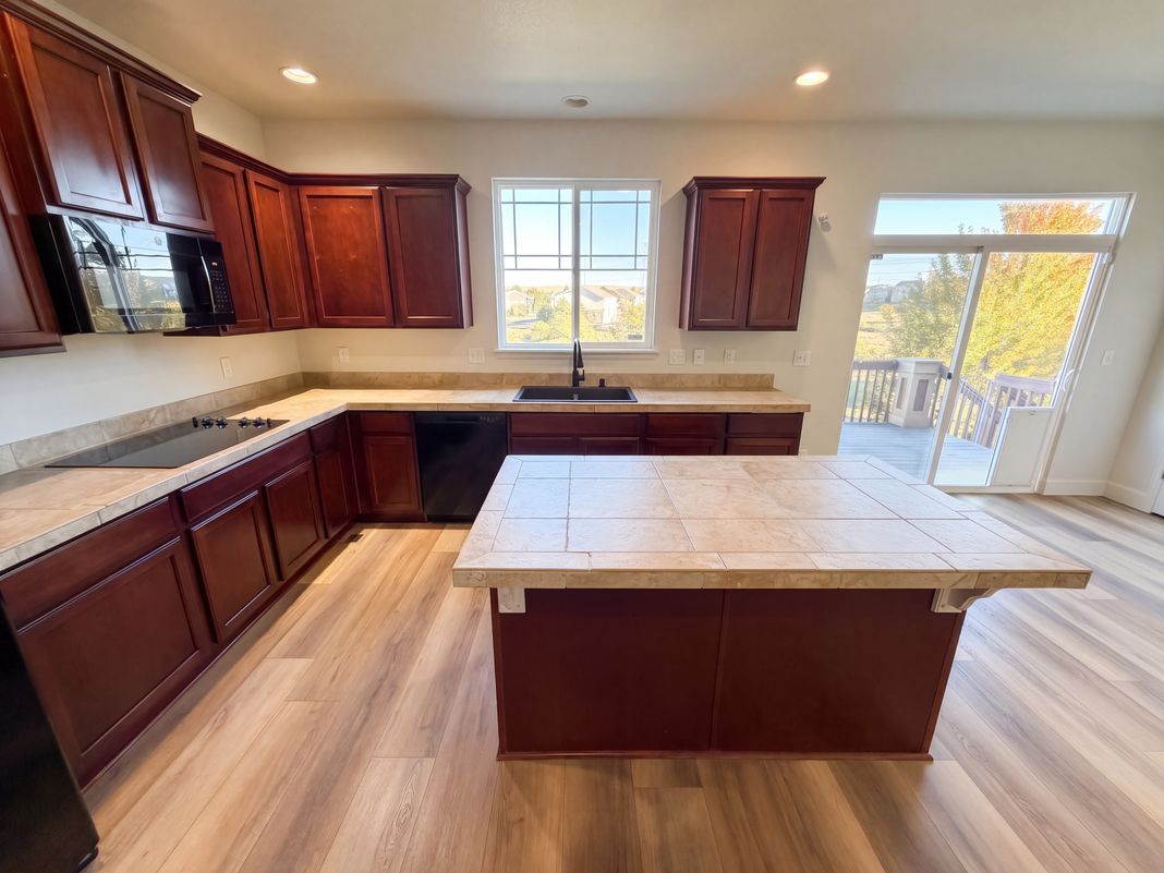 Property photo 2 of 5406 S Fultondale Way