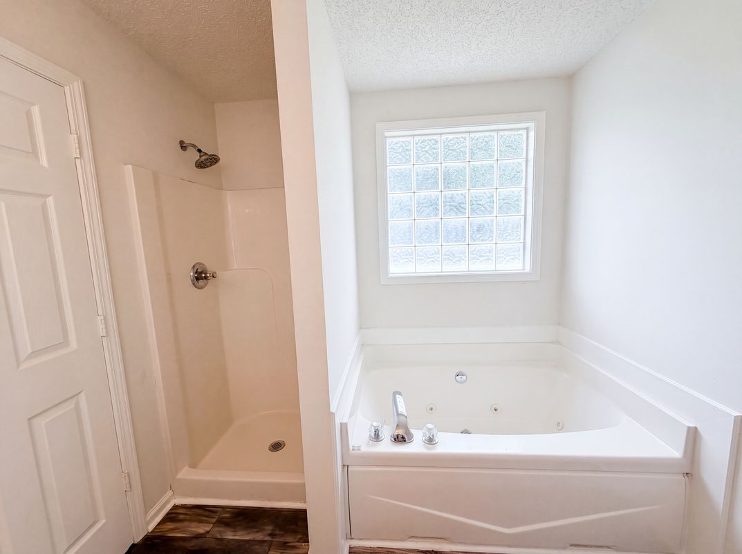 Photo 10 of 17 of 3609 Millington Dr, Clarksville, TN