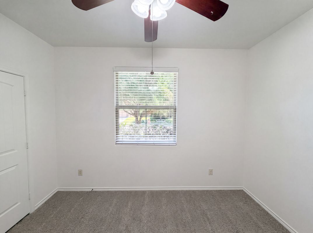 Photo 9 of 20 of 1108 Edgewater Dr, Azle, TX