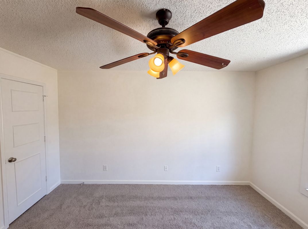 Photo 10 of 19 of 6612 Lakeside Dr, Lake Worth, TX