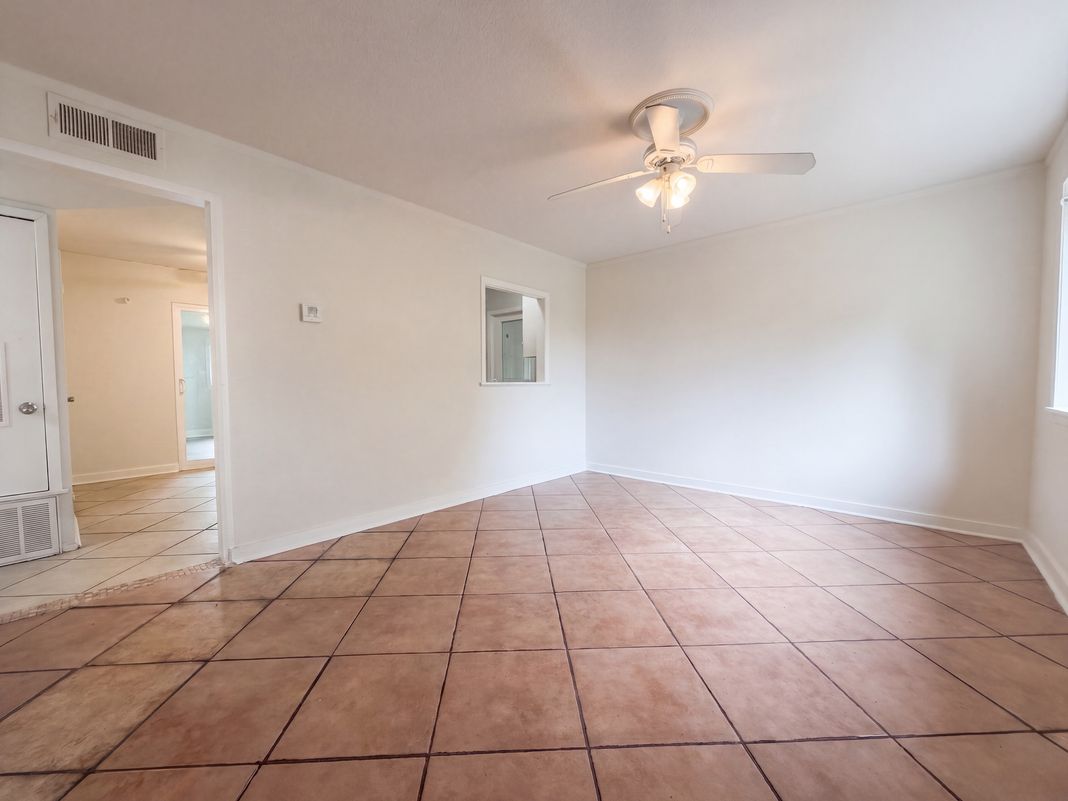 Property photo 3 of 3650 Versailles Dr