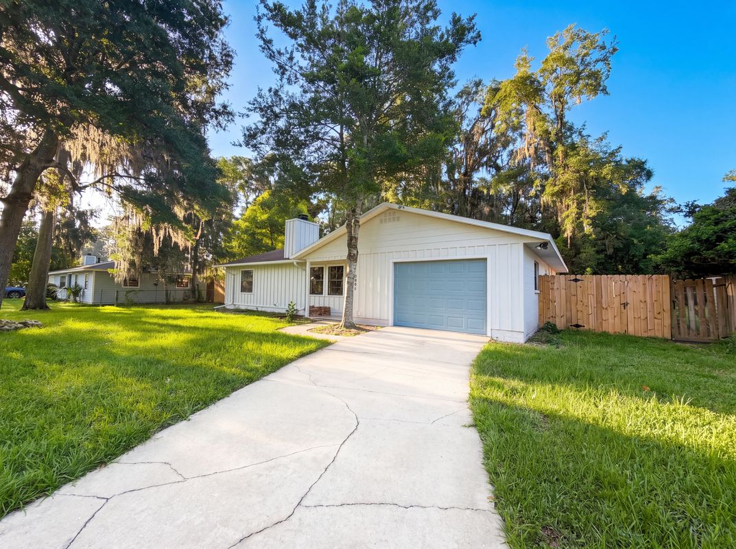 Property photo 1 of 4621 NW 29th Ave
