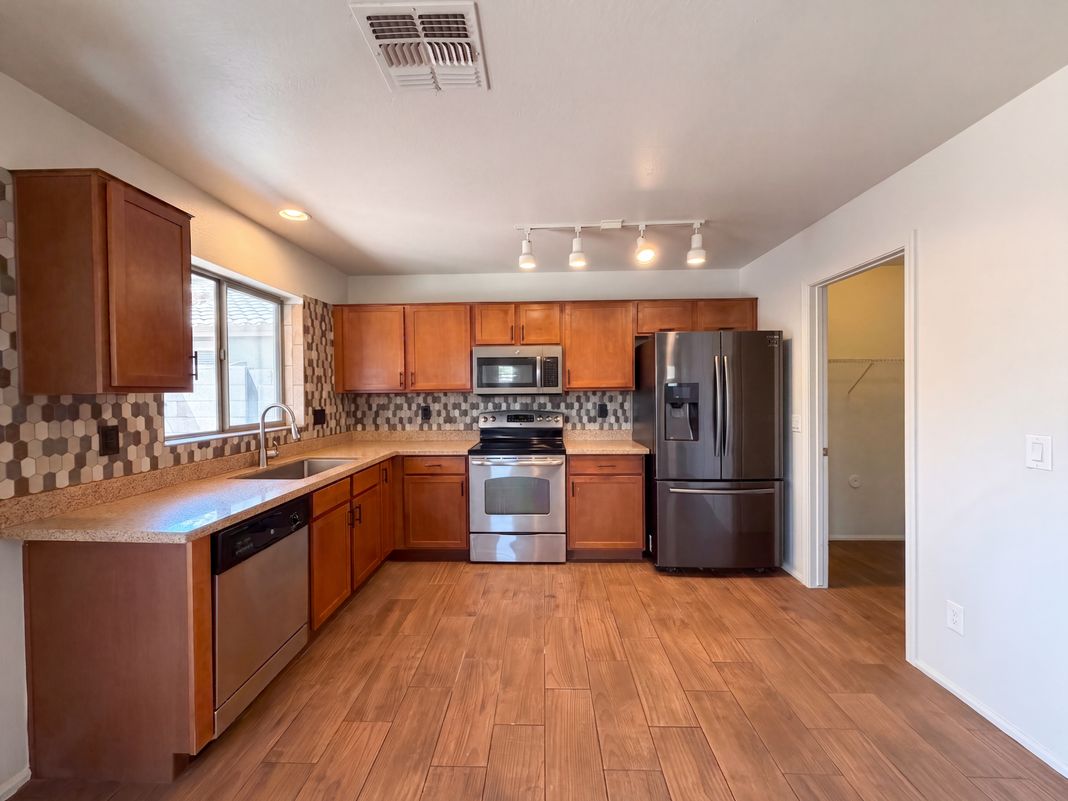 Property photo 2 of 23669 W Parkway Dr