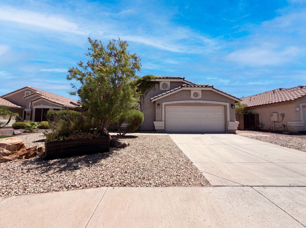 Property photo 1 of 8747 W Lone Cactus Dr
