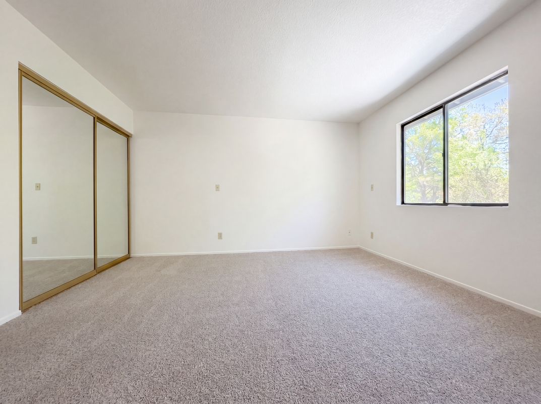 Photo 4 of 28 of 2801 Autumn Haze Ln, Las Vegas, NV
