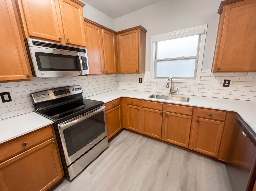 Property photo 2 of 220 Madison Ave