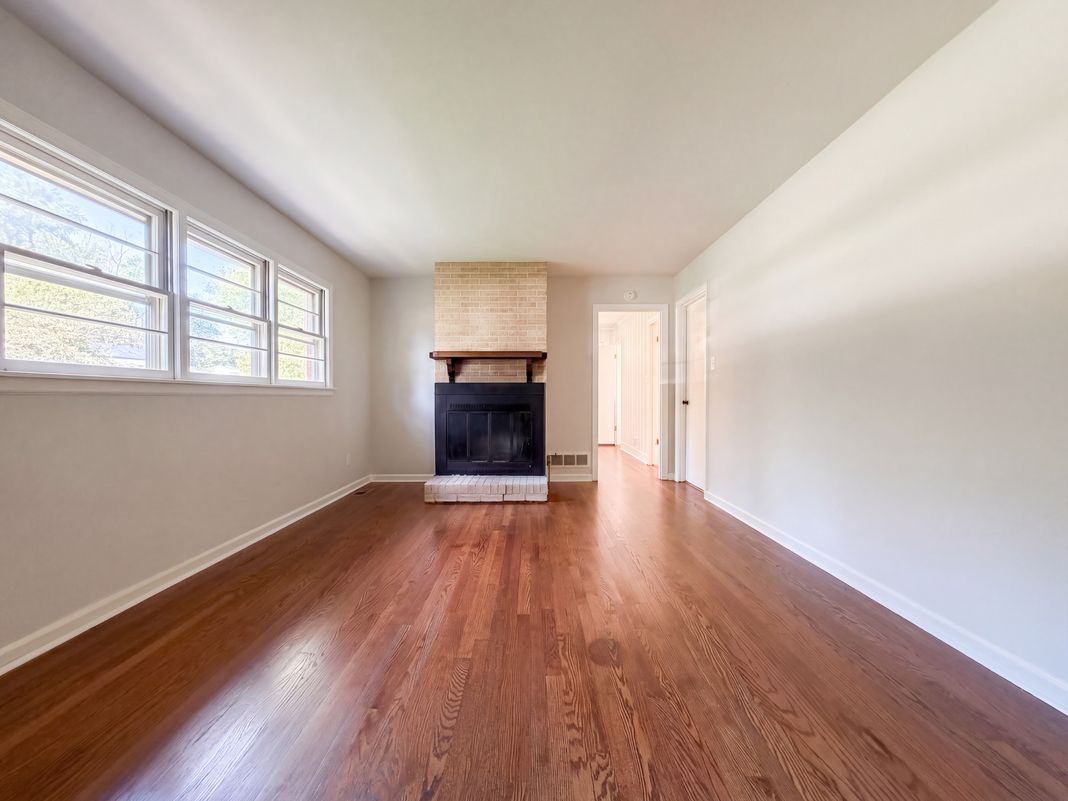 Property photo 3 of 3811 Woodside Rd