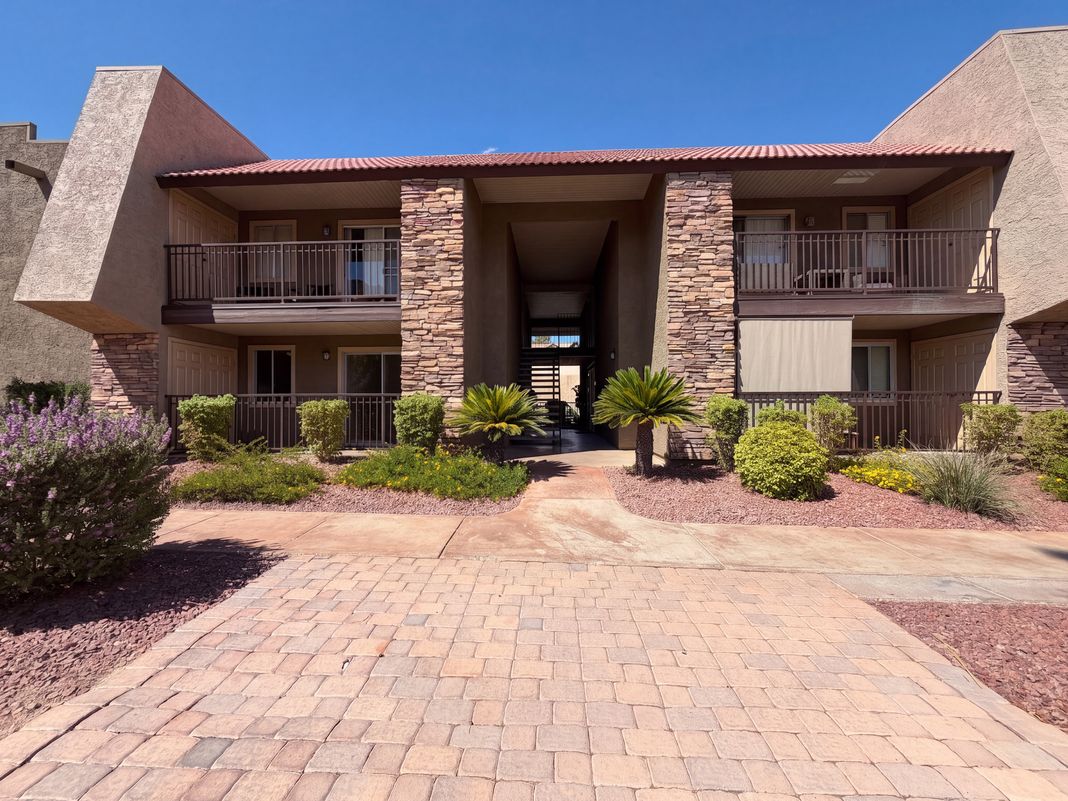 Property photo 1 of 5098 River Glen Dr Unit 215