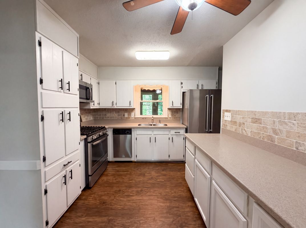 Property photo 2 of 1653 E Kellogg Cir