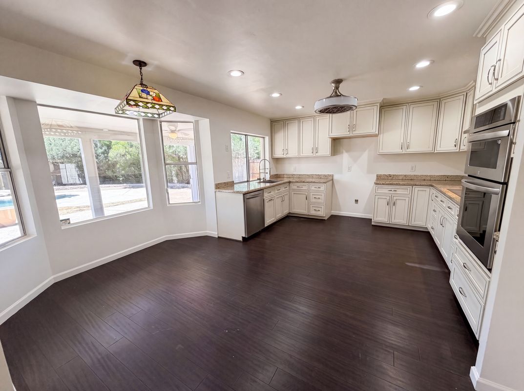 Property photo 2 of 2608 S Mollera