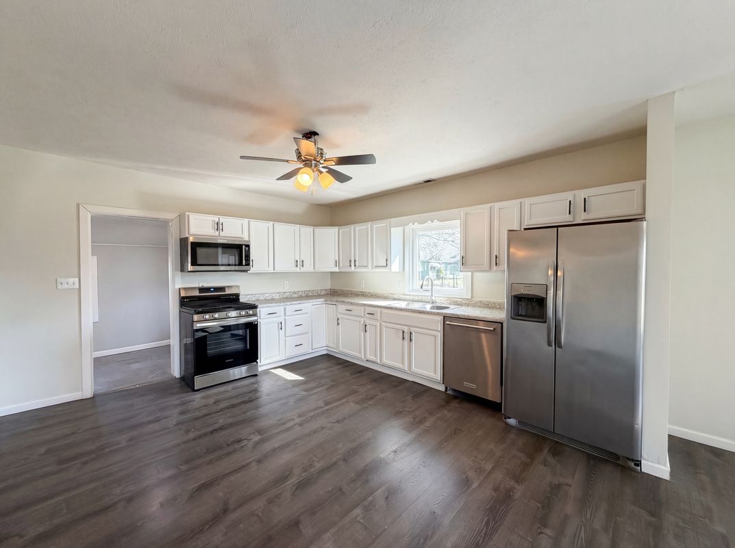 Property photo 2 of 740 1/2 N Main St