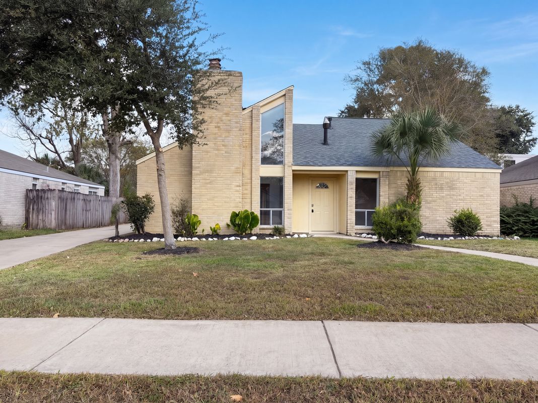 Property photo 1 of 15803 Dunmoor Dr