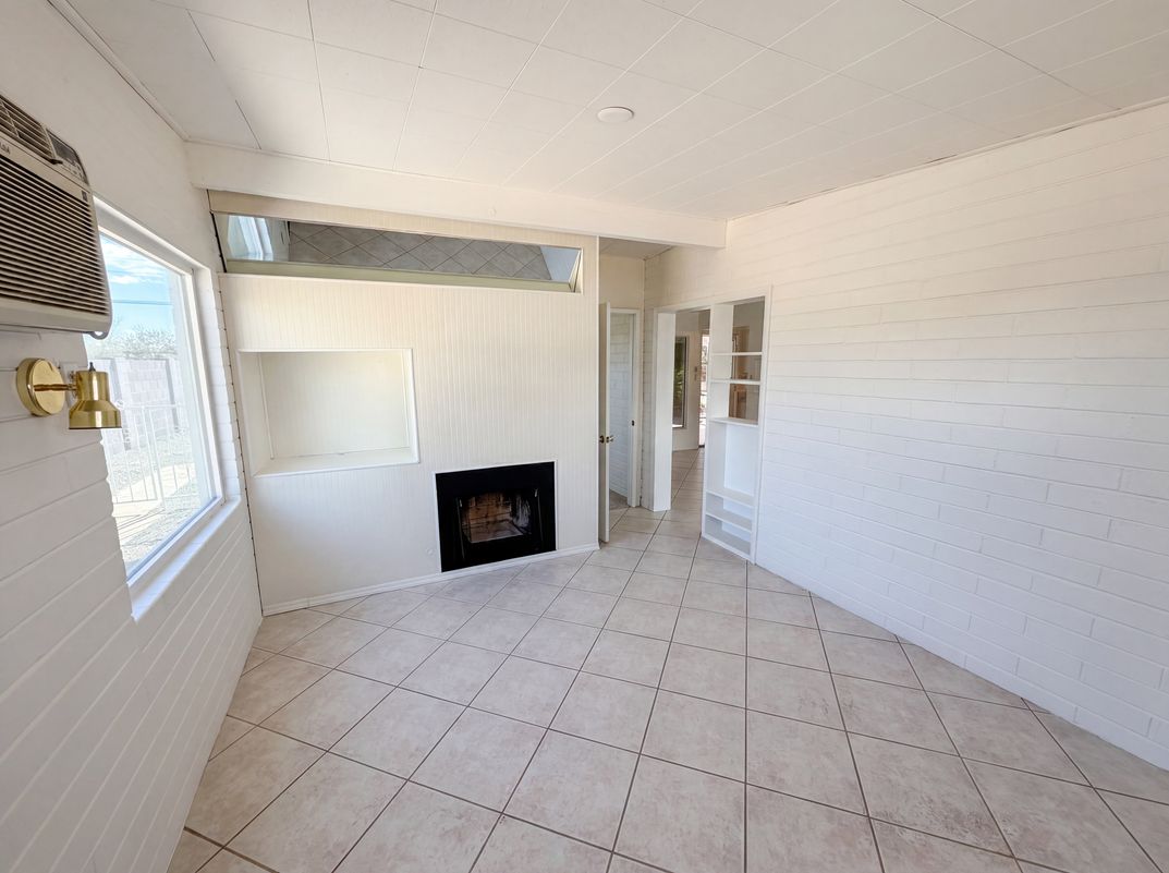 Property photo 3 of 650 S Kenyon Dr