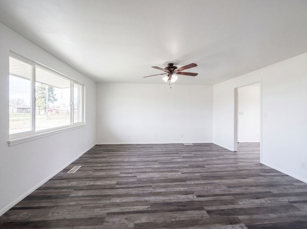 Property photo 3 of 408 N 1500 W