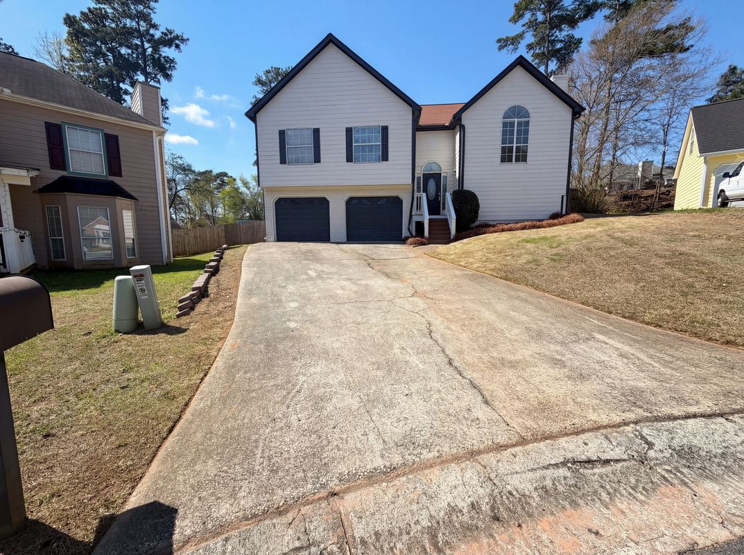 Property photo 1 of 1390 Chapel Hill Ln SW