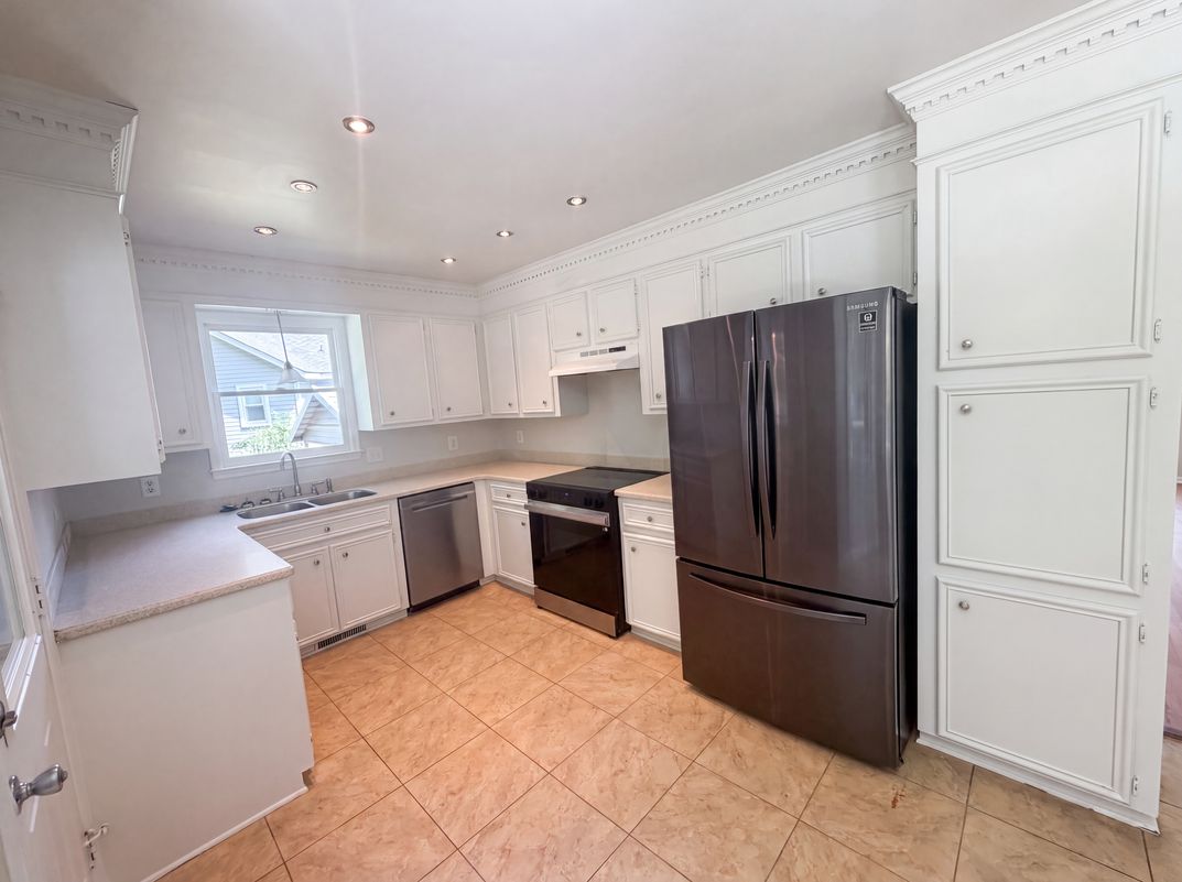 Property photo 2 of 153 Courtney Oak Dr