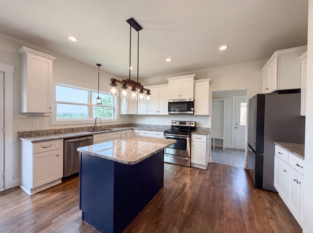 Property photo 2 of 1707 Aster Dr