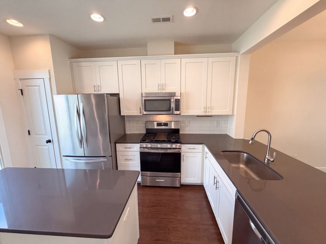 Property photo 2 of 1628 Pat Garrett St