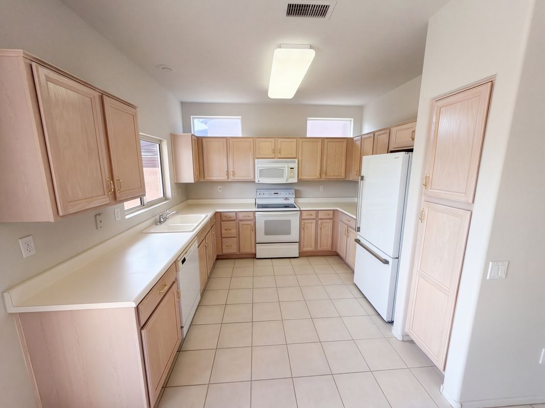 Property photo 2 of 15339 W Via Montoya