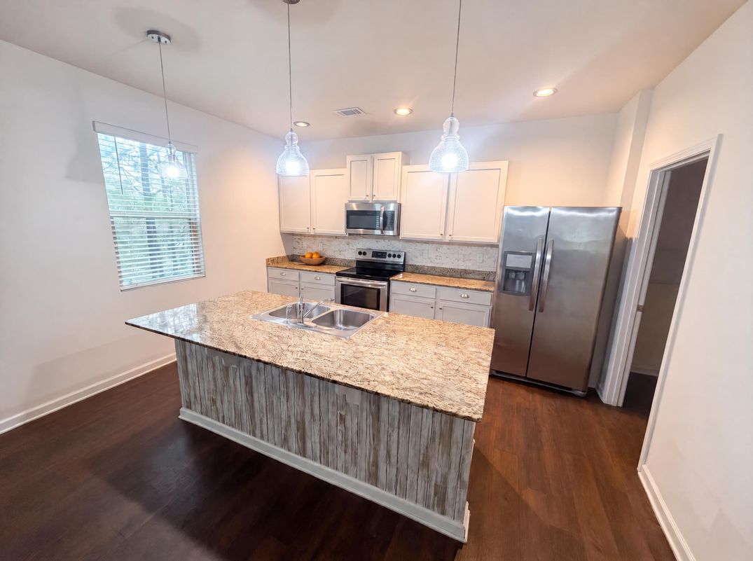 Property photo 2 of 611 Dodson Lake Ct