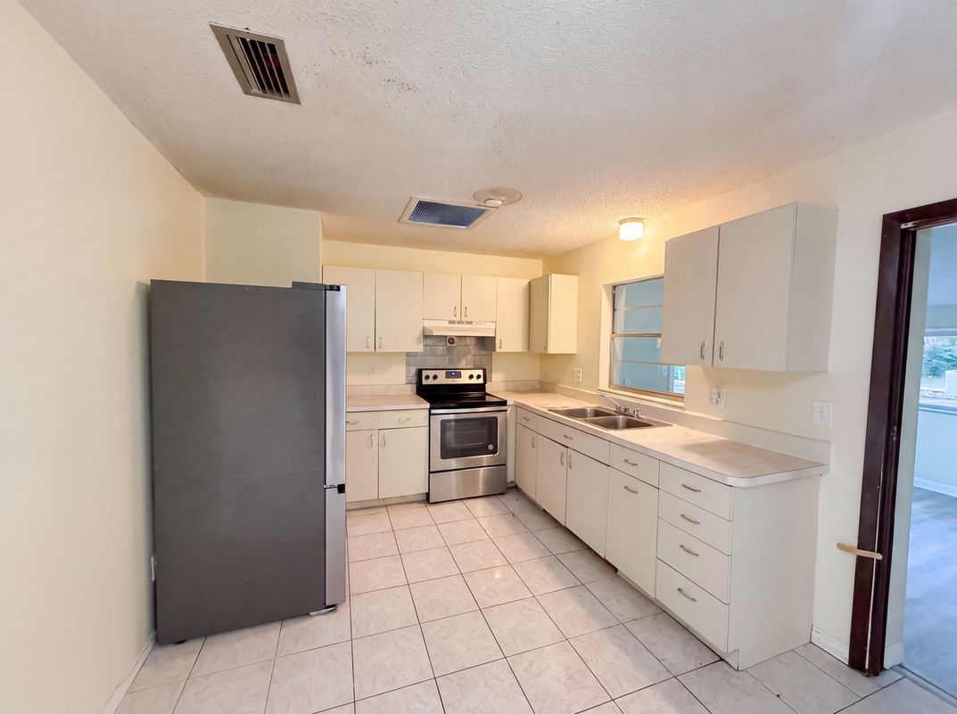 Property photo 2 of 722 Virginia Ln