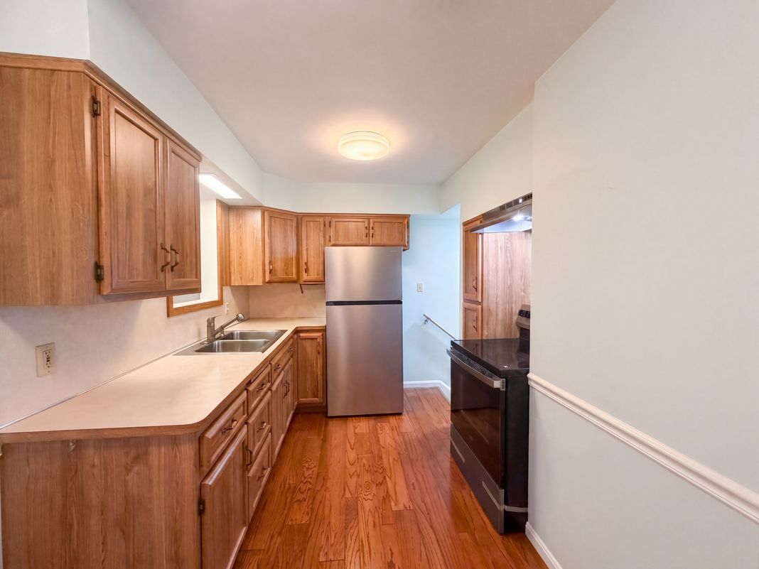 Property photo 2 of 6652 Oakwood Dr