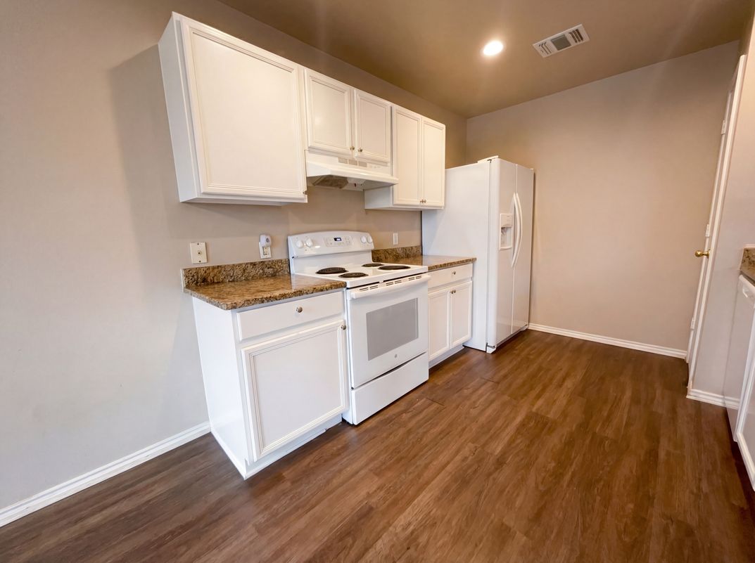 Property photo 2 of 517 W 5th St